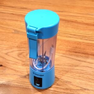 Blendjet with Charger Blue